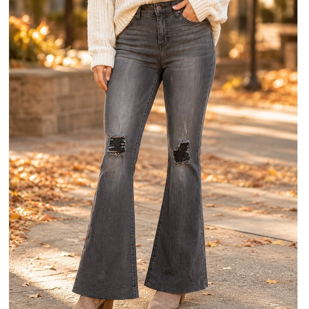 Fashion Nova Womens Distressed Flare Jeans Faded Black‎ Ripped Knee Size 7/28
